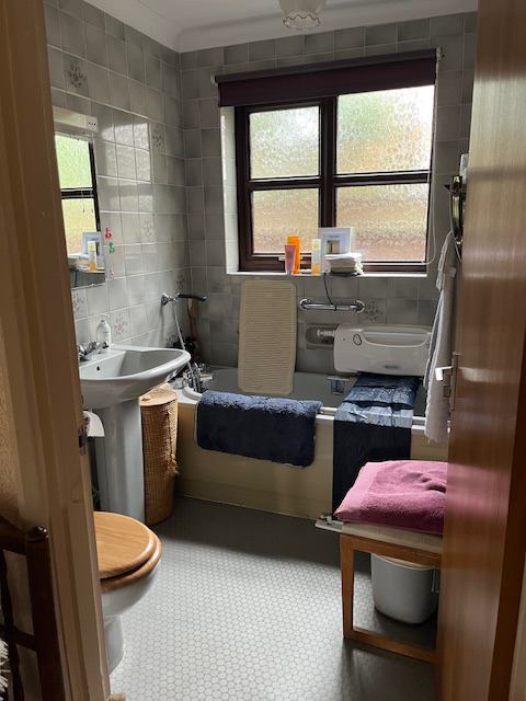 'Holt Double Room £399 p/m part of a Homeshare Photo 5